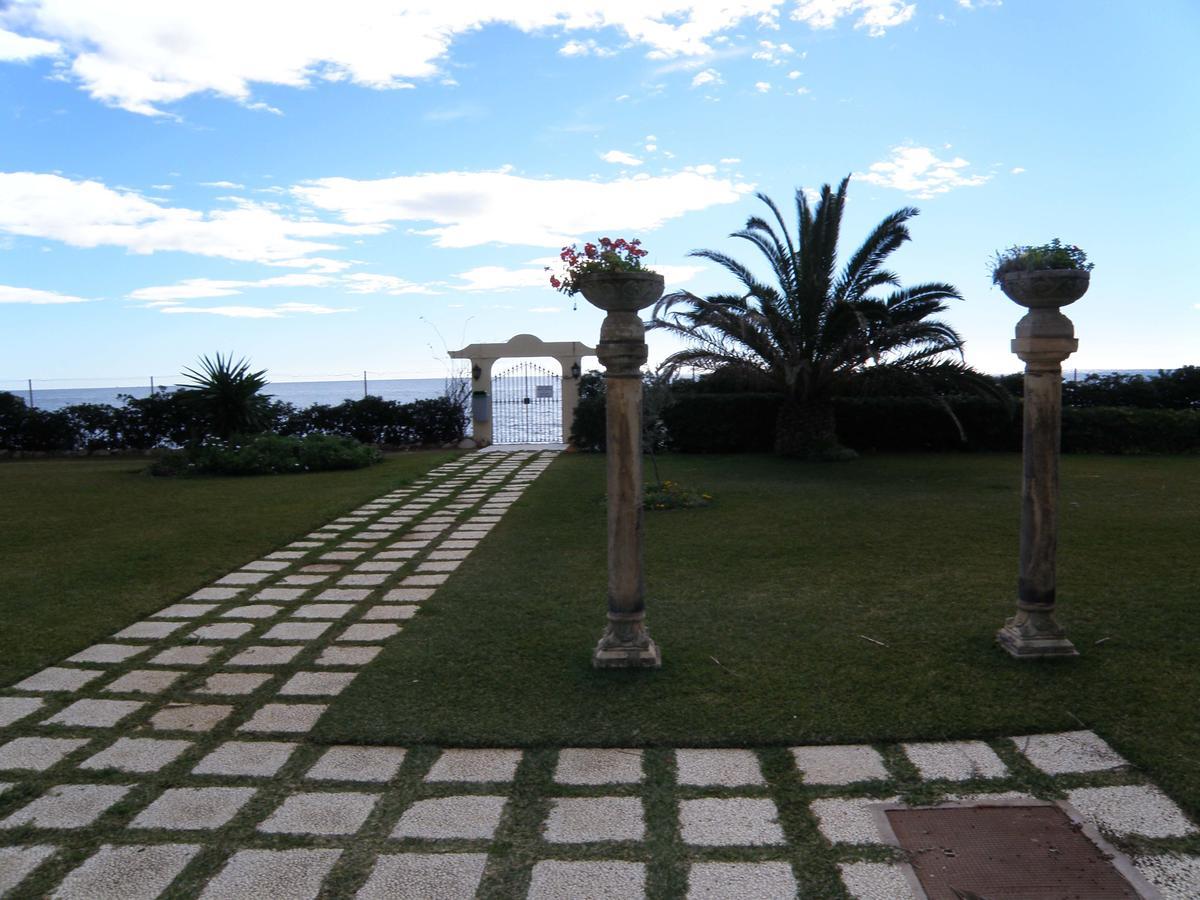 Apartamento En La Playa Apartment Mijas Costa Luaran gambar
